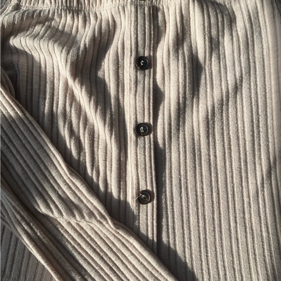 off the shoulder button long-sleeve - Picture 3 of 3